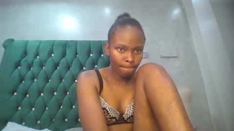 Snapshot of phoebe015 chatting on 02/15/26, 07:21 phoebe online show from 02/15/26, 07:21