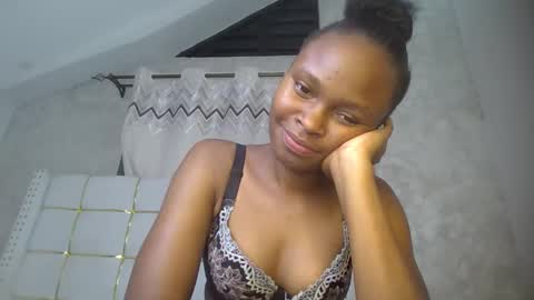 Snapshot of phoebe015 chatting on 02/19/26, 08:38 phoebe online show from 02/19/26, 08:38