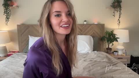 Snapshot of phoenix_taylor chatting on 11/29/25, 09:07 PHOENIX TAYLOR online show from 11/29/25, 09:07
