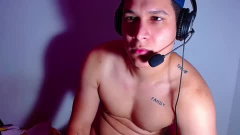 Snapshot of phoenixgnz08 chatting on 12/21/24, 12:27 AdnierGnz online show from 12/21/24, 12:27