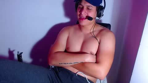 Snapshot of phoenixgnz08 chatting on 12/24/24, 04:44 AdnierGnz online show from 12/24/24, 04:44