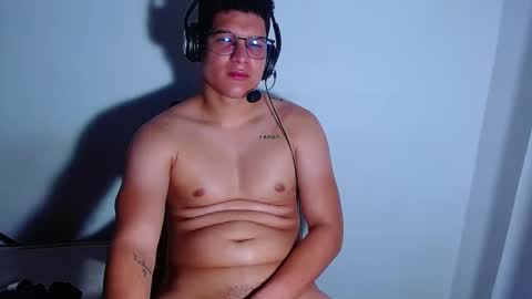 Snapshot of phoenixgnz08 chatting on 01/12/25, 02:52 AdnierGnz online show from 01/12/25, 02:52