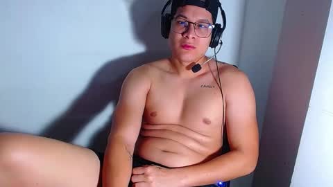 Snapshot of phoenixgnz08 chatting on 01/13/25, 12:24 AdnierGnz online show from 01/13/25, 12:24
