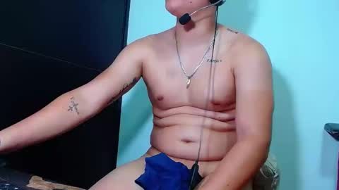 Snapshot of phoenixgnz08 chatting on 02/14/25, 10:38 AdnierGnz online show from 02/14/25, 10:38