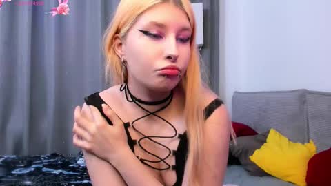 Phoenixvale Pls follow me online show from 11/30/25, 03:38