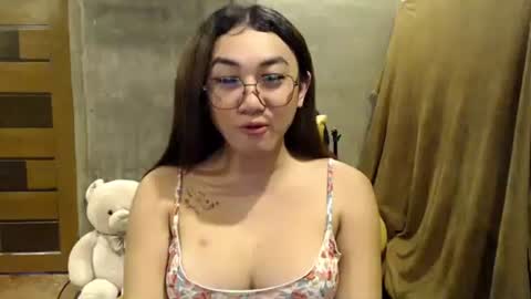 Pia online show from 11/22/25, 02:16