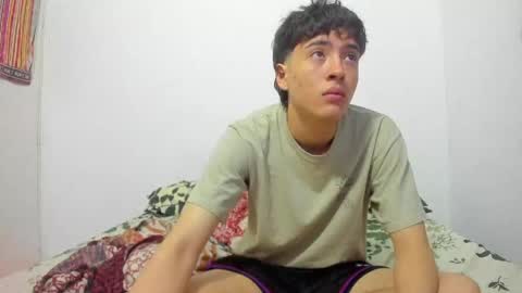 picaszomilos350 online show from 04/23/26, 06:43