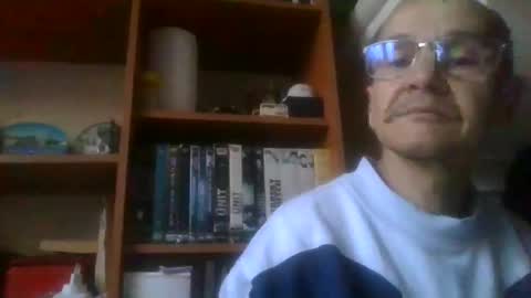 Snapshot of pichoun71 chatting on 12/08/24, 07:37 pichoun71 online show from 12/08/24, 07:37