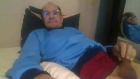 Snapshot of pichoun71 chatting on 01/12/25, 07:43 pichoun71 online show from 01/12/25, 07:43