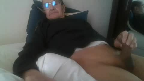 Snapshot of pichoun71 chatting on 01/17/25, 10:55 pichoun71 online show from 01/17/25, 10:55