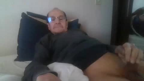 Snapshot of pichoun71 chatting on 01/24/25, 01:36 pichoun71 online show from 01/24/25, 01:36