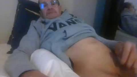 Snapshot of pichoun71 chatting on 02/09/25, 08:11 pichoun71 online show from 02/09/25, 08:11