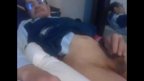 Snapshot of pichoun71 chatting on 02/14/25, 07:38 pichoun71 online show from 02/14/25, 07:38