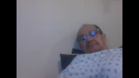 Snapshot of pichoun71 chatting on 09/13/25, 07:19 pichoun71 online show from 09/13/25, 07:19