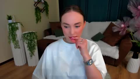 Emelie online show from 03/03/26, 01:23