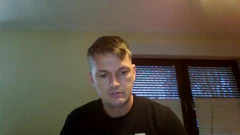 Snapshot of piercingsxxx chatting on 11/17/25, 10:21 piercingsxxx online show from 11/17/25, 10:21