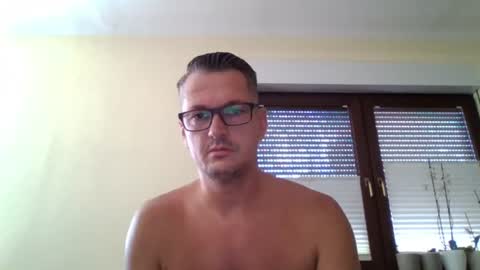 Snapshot of piercingsxxx chatting on 08/08/26, 09:33 piercingsxxx online show from 08/08/26, 09:33