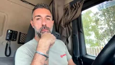 Snapshot of pierotu chatting on 09/26/25, 11:58 pierotu online show from 09/26/25, 11:58