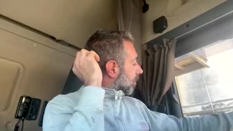 pierotu online show from 11/05/25, 11:54