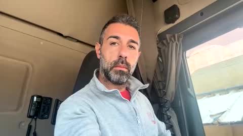 pierotu online show from 11/17/25, 10:32