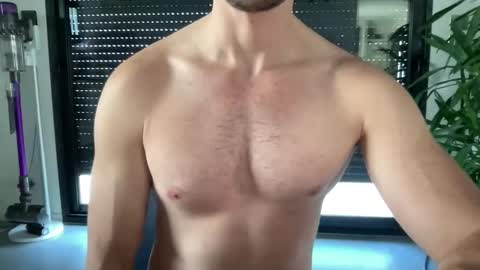 Snapshot of pierre81000 chatting on 11/22/25, 03:11 pierre81000 online show from 11/22/25, 03:11