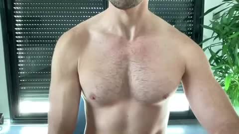 Snapshot of pierre81000 chatting on 11/29/25, 01:36 pierre81000 online show from 11/29/25, 01:36