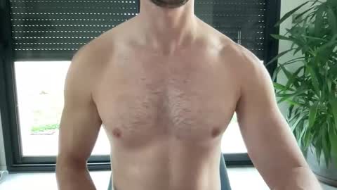 Snapshot of pierre81000 chatting on 12/17/25, 11:05 pierre81000 online show from 12/17/25, 11:05