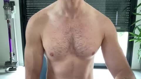 Snapshot of pierre81000 chatting on 12/19/25, 12:12 pierre81000 online show from 12/19/25, 12:12