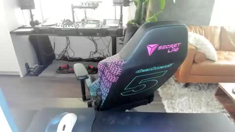 Pierre Fitch online show from 03/05/25, 01:21