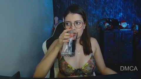 Snapshot of piixiie_d_oll chatting on 12/07/24, 01:25 Andrea G online show from 12/07/24, 01:25