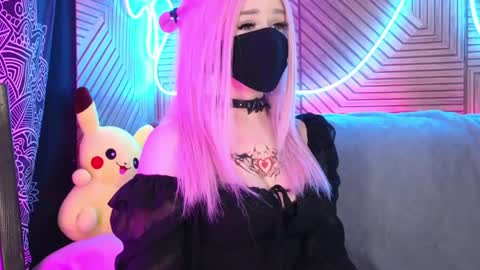 Snapshot of pika_pikaa chatting on 05/14/26, 12:28 Sonya online show from 05/14/26, 12:28