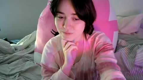 Snapshot of pillogoddess chatting on 06/14/26, 02:24 PilloGoddess online show from 06/14/26, 02:24