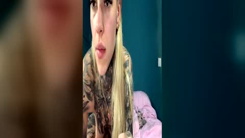 PinaFox online show from 04/25/26, 11:46