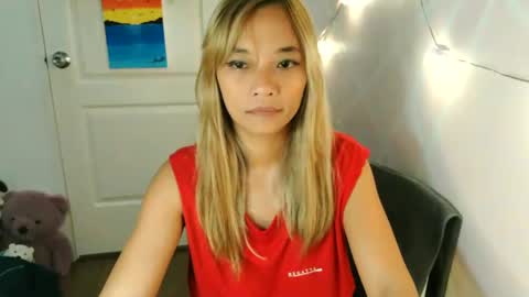 Snapshot of pinay_beauty14 chatting on 02/18/25, 10:36 pinay beauty14 online show from 02/18/25, 10:36