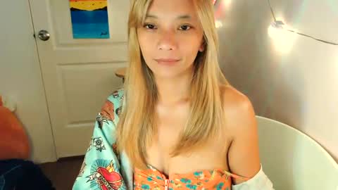 Snapshot of pinay_beauty14 chatting on 02/21/25, 11:54 pinay beauty14 online show from 02/21/25, 11:54