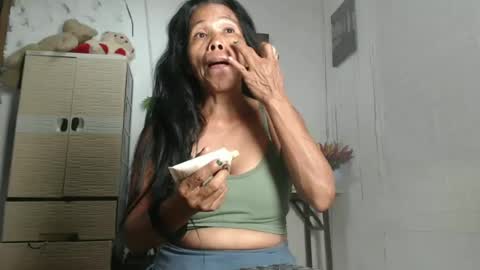 Snapshot of pinay_hazel chatting on 06/22/26, 12:45 hazel online show from 06/22/26, 12:45