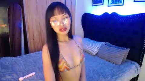 Snapshot of pinay_slutx chatting on 10/27/25, 03:16 dee online show from 10/27/25, 03:16