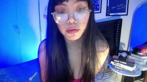 Snapshot of pinay_slutx chatting on 11/24/25, 07:46 dee online show from 11/24/25, 07:46