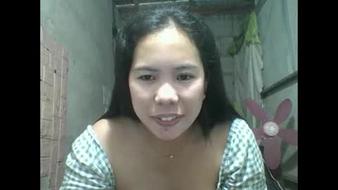 Snapshot of pinaychubbymomm chatting on 02/02/26, 03:05 pinaychubbymomm online show from 02/02/26, 03:05
