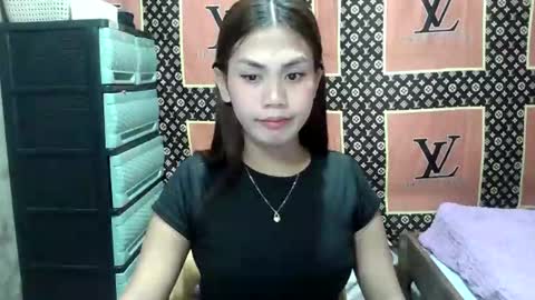 Snapshot of pinayloving_bella chatting on 03/28/26, 11:32 pinayloving_bella online show from 03/28/26, 11:32