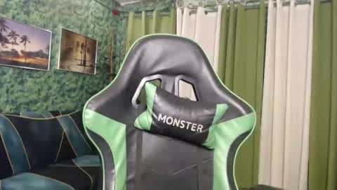 Snapshot of pinaymistress1983 chatting on 11/23/25, 02:22 PnayMistress1983 online show from 11/23/25, 02:22