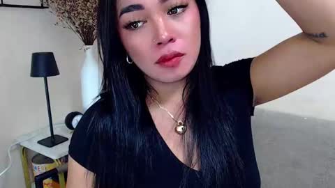 Snapshot of pinaymorena69 chatting on 01/31/25, 12:51 Just cath  online show from 01/31/25, 12:51