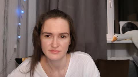 Snapshot of pineapple__mood chatting on 12/17/24, 05:15 online show from 12/17/24, 05:15