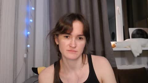 Snapshot of pineapple__mood chatting on 12/19/24, 07:07 online show from 12/19/24, 07:07