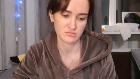 Snapshot of pineapple__mood chatting on 12/21/24, 05:40 online show from 12/21/24, 05:40