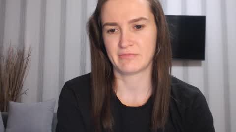 Snapshot of pineapple__mood chatting on 01/03/25, 08:22 online show from 01/03/25, 08:22