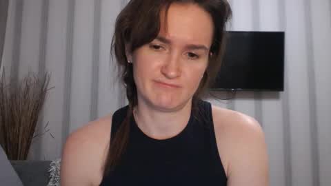 Snapshot of pineapple__mood chatting on 01/04/25, 03:17 online show from 01/04/25, 03:17