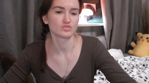 Snapshot of pineapple__mood chatting on 01/15/25, 09:30 online show from 01/15/25, 09:30