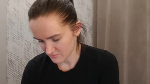 Snapshot of pineapple__mood chatting on 01/29/25, 05:45 online show from 01/29/25, 05:45