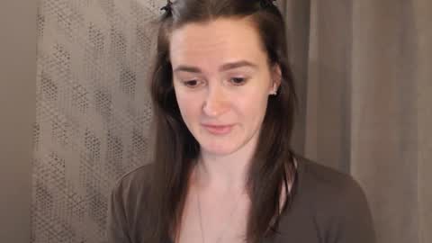 Snapshot of pineapple__mood chatting on 02/01/25, 05:26 online show from 02/01/25, 05:26